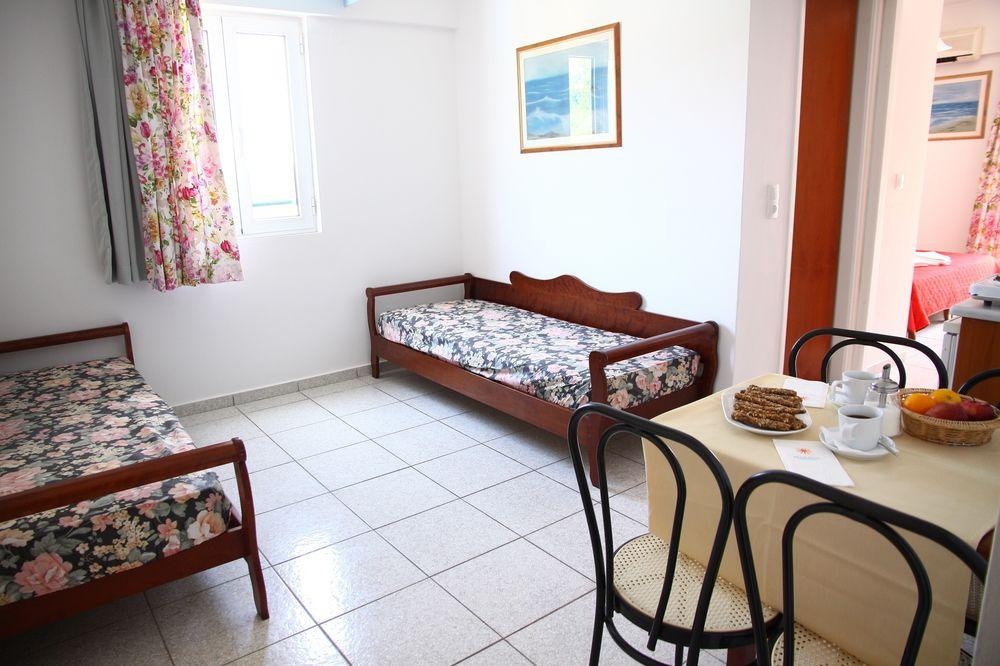 Bellos Hotel Apartments ヘルソニソス エクステリア 写真