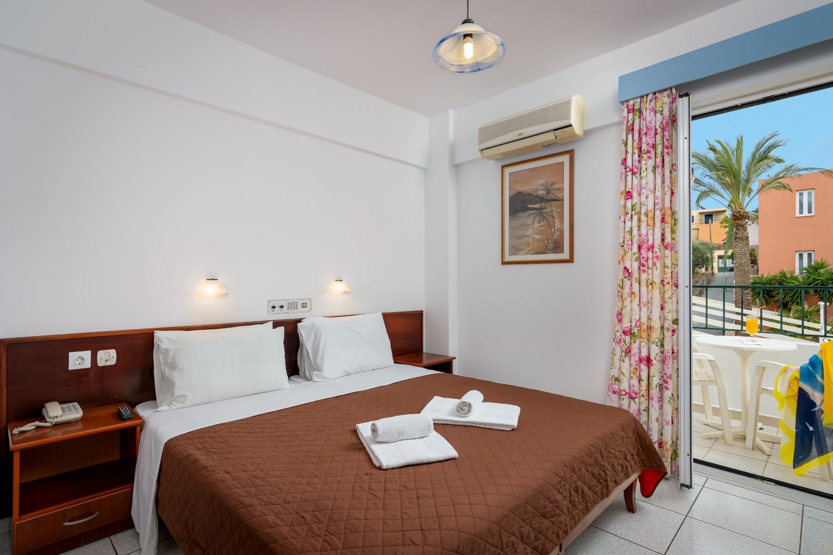 Bellos Hotel Apartments ヘルソニソス エクステリア 写真